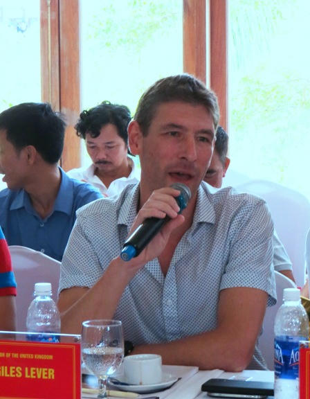 Các đại sứ ấn tượng với khả năng tiếng Anh của Phó Chủ tịch Quảng Bình