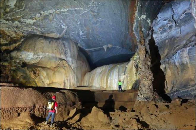 Phát hiện 57 hang động mới độc đáo ở Quảng Bình
