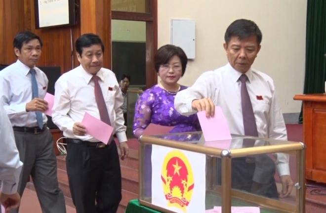 Chủ tịch HĐND và UBND tỉnh Quảng Bình tái đắc cử 