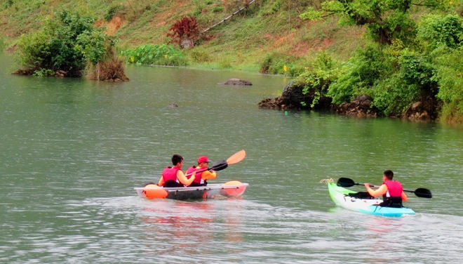 Trải nghiệm thể thao dưới nước ở “vương quốc hang động” Quảng Bình