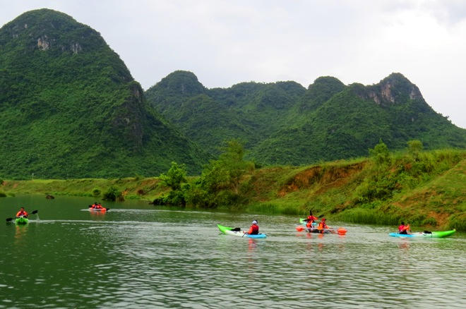 Trải nghiệm thể thao dưới nước ở “vương quốc hang động” Quảng Bình