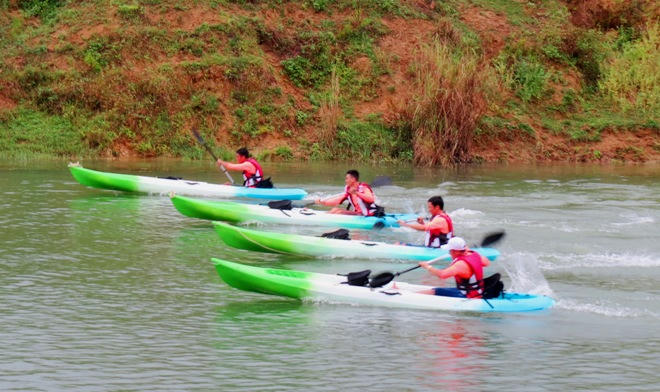 Trải nghiệm thể thao dưới nước ở “vương quốc hang động” Quảng Bình