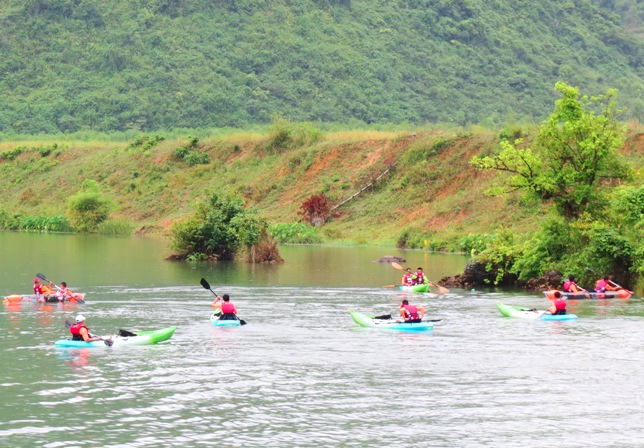 Trải nghiệm thể thao dưới nước ở “vương quốc hang động” Quảng Bình