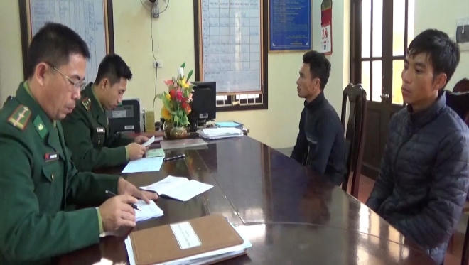 Bắt quả tang 6 người đánh cá trên biển bằng mìn