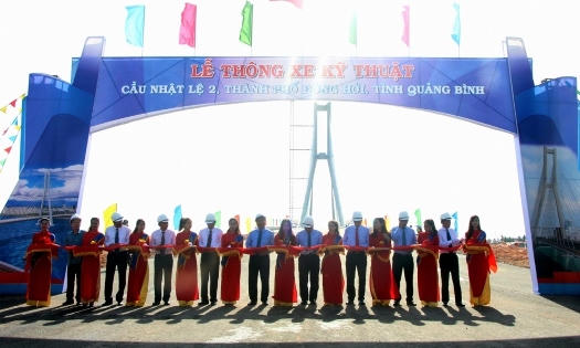 Thủ tướng dự lễ thông xe cầu Nhật Lệ 2, thăm Mẹ Việt Nam anh hùng