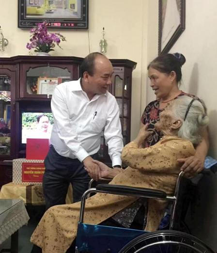 Thủ tướng dự lễ thông xe cầu Nhật Lệ 2, thăm Mẹ Việt Nam anh hùng