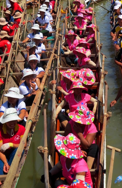 Sông quê Đại tướng Võ Nguyên Giáp dậy sóng thuyền đua mừng Tết Độc lập