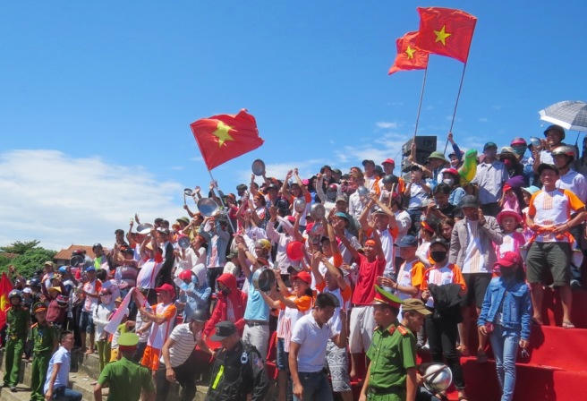 Sông quê Đại tướng Võ Nguyên Giáp dậy sóng thuyền đua mừng Tết Độc lập