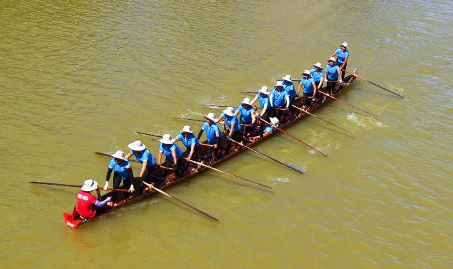 Sông quê Đại tướng Võ Nguyên Giáp dậy sóng thuyền đua mừng Tết Độc lập