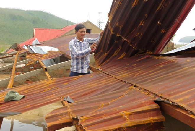 Vùng tâm bão Quảng Bình tan hoang, ngổn ngang