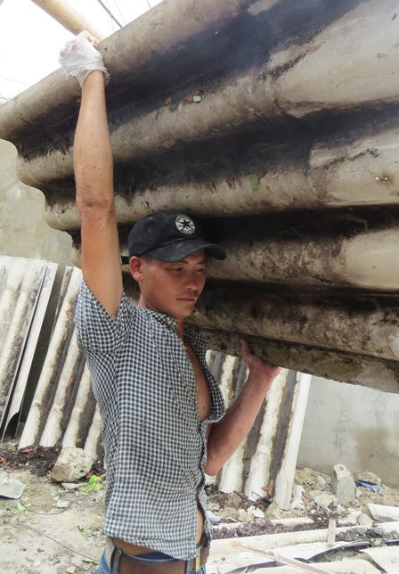 Vùng tâm bão Quảng Bình tan hoang, ngổn ngang