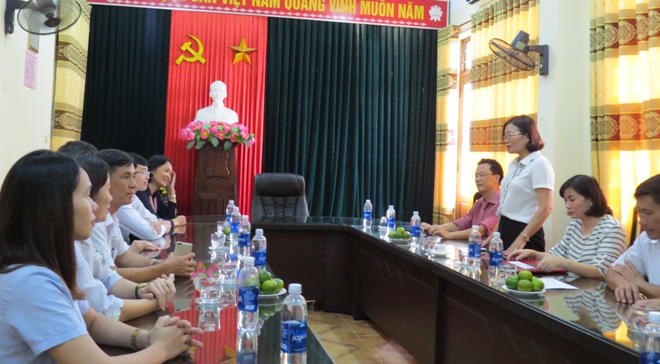 Thứ trưởng Nguyễn Khánh Ngọc thăm, tặng quà vùng tâm bão Quảng Bình