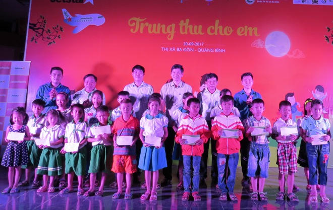 Hơn 1.000 thiếu nhi vùng bão Quảng Bình tưng bừng đón Tết Trung thu 