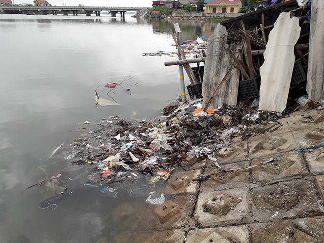 Quảng Bình: Chợ Lý Hòa “oằn mình” vì rác thải