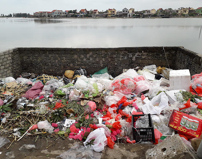 Quảng Bình: Chợ Lý Hòa “oằn mình” vì rác thải