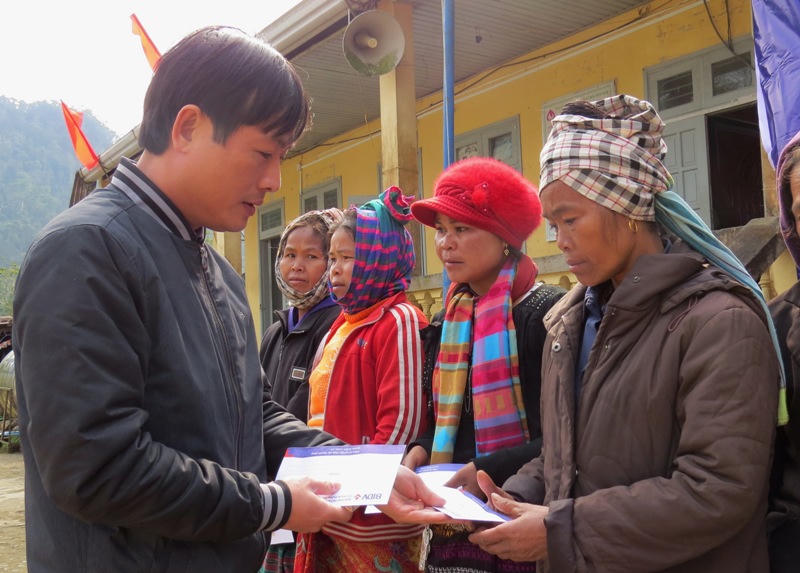 BIDV Quảng Bình chăm lo Tết cho người nghèo vùng biên giới