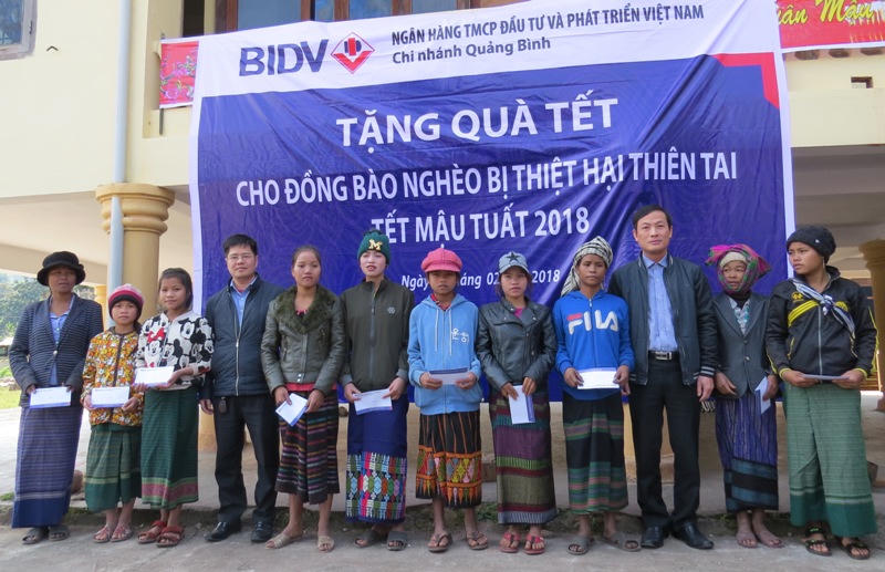 BIDV Quảng Bình chăm lo Tết cho người nghèo vùng biên giới
