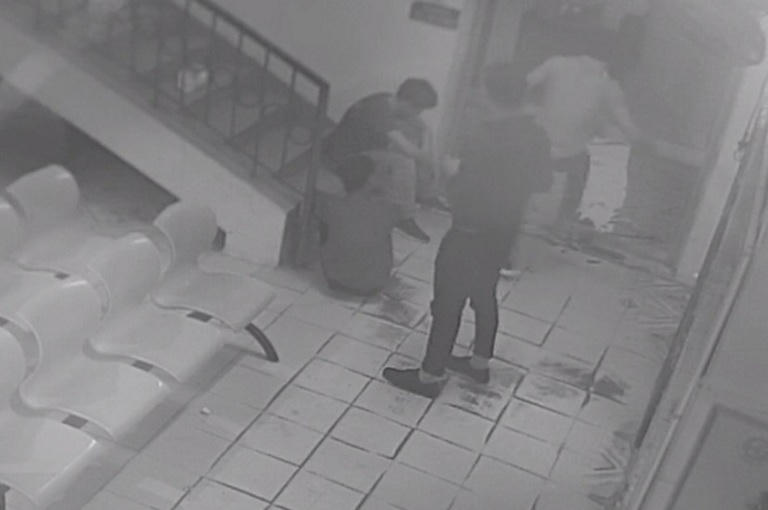 Côn đồ đập phá bệnh viện, đánh bác sĩ