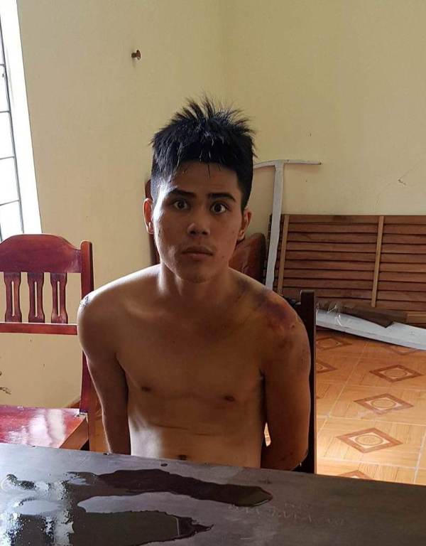 Con trai đâm chết mẹ vì bị ngăn theo “tà đạo”, phá bàn thờ tổ tiên