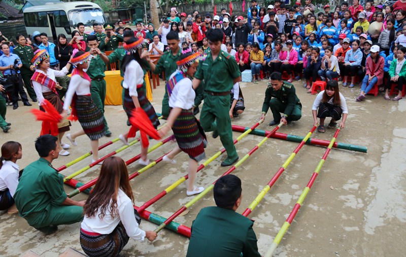 Xuân Biên phòng - Ấm lòng dân vùng biên giới Quảng Bình