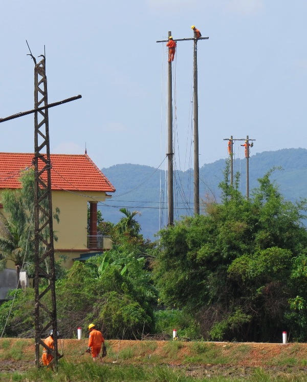 Tháo dỡ đường điện khiến người dân 'sống trong sợ hãi' ở Quảng Bình