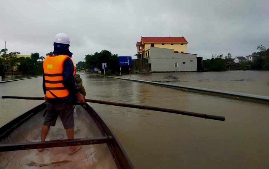 Quảng Bình gồng mình giữa trận lũ lớn nhất lịch sử