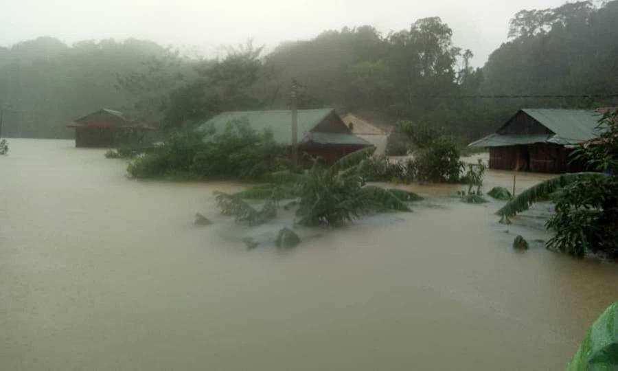 Quảng Bình gồng mình giữa trận lũ lớn nhất lịch sử