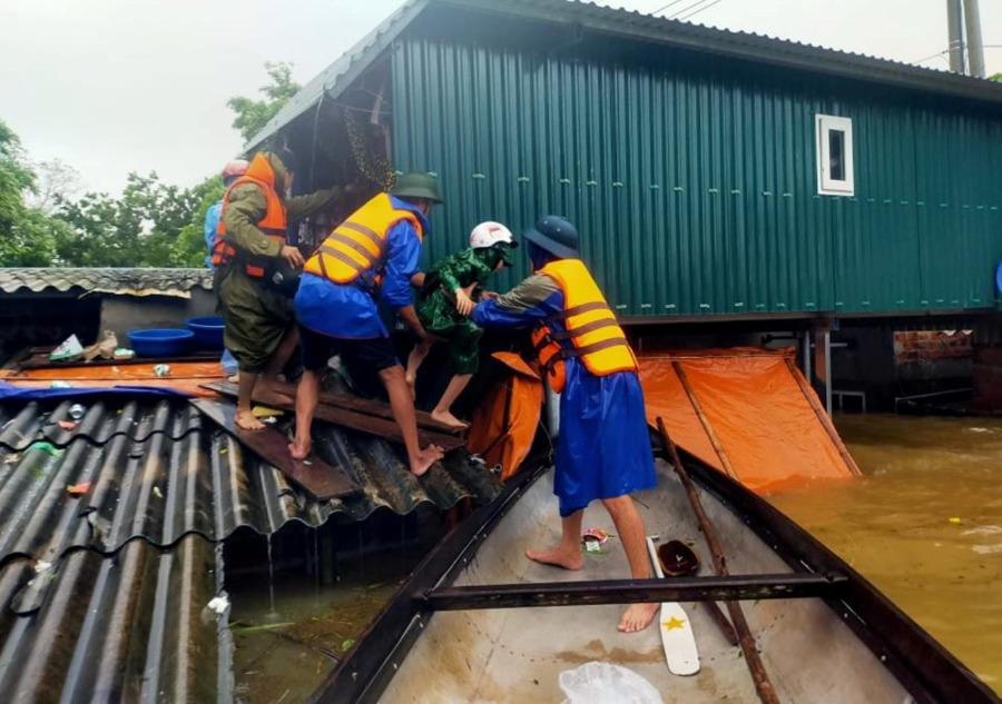 Quảng Bình gồng mình giữa trận lũ lớn nhất lịch sử