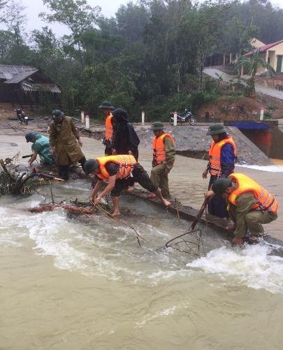 Quảng Bình gồng mình giữa trận lũ lớn nhất lịch sử