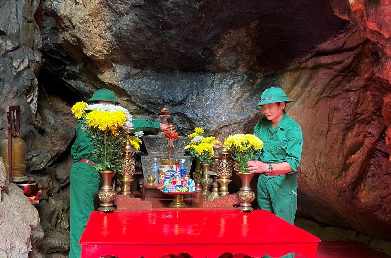 Tổ chức trang trọng lễ húy nhật 50 năm ở hang Tám Cô