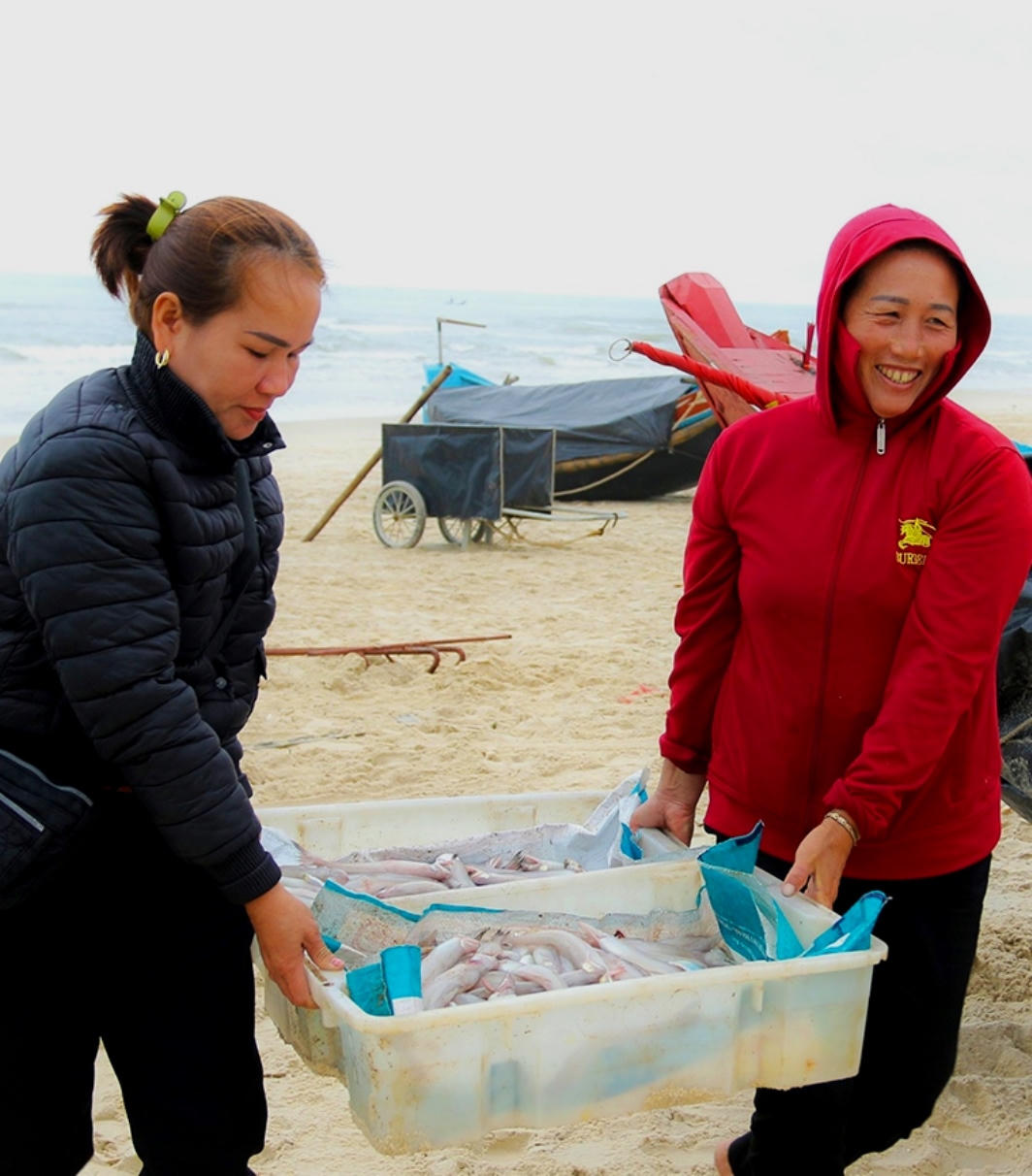 Ngư dân Quảng Bình phấn khởi vươn khơi đón lộc mùa biển mới