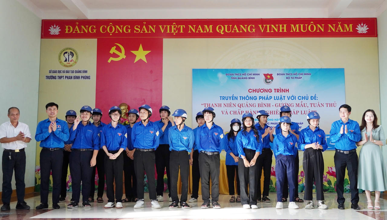 Đoàn Thanh niên Bộ Tư pháp và Tỉnh đoàn Quảng Bình tổ chức tuyên truyền Luật An ninh mạng cho 500 học sinh