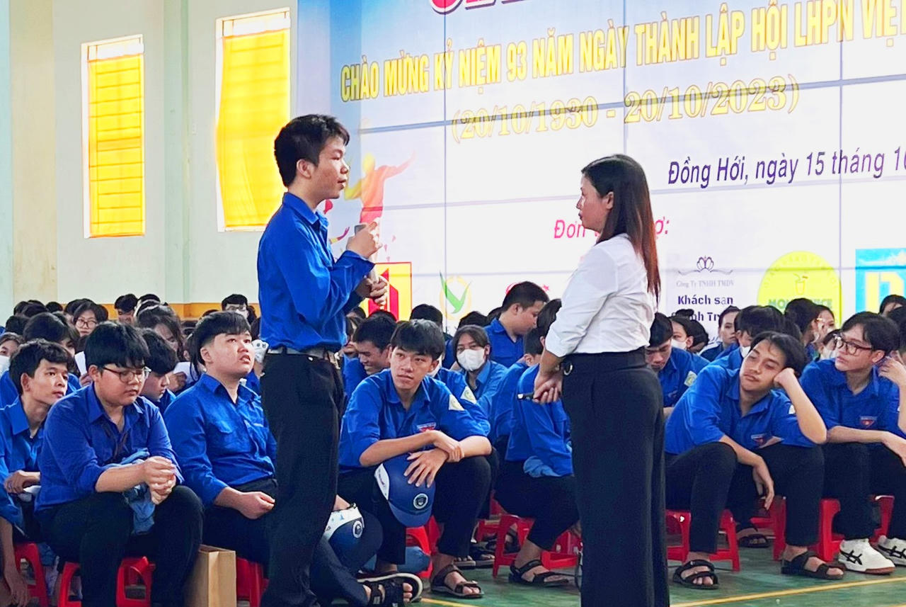 Đoàn Thanh niên Bộ Tư pháp và Tỉnh đoàn Quảng Bình tổ chức tuyên truyền Luật An ninh mạng cho 500 học sinh