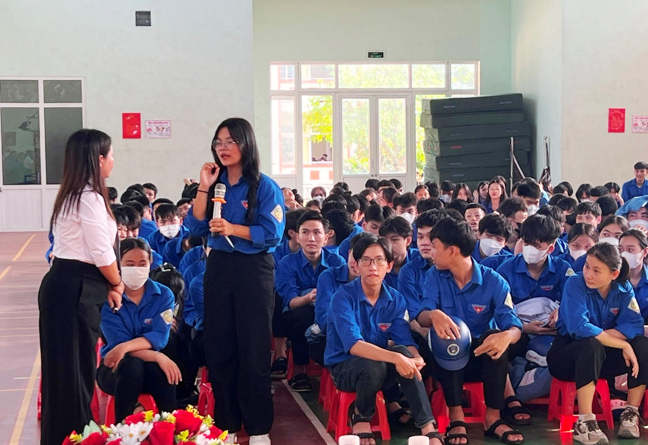 Đoàn Thanh niên Bộ Tư pháp và Tỉnh đoàn Quảng Bình tổ chức tuyên truyền Luật An ninh mạng cho 500 học sinh