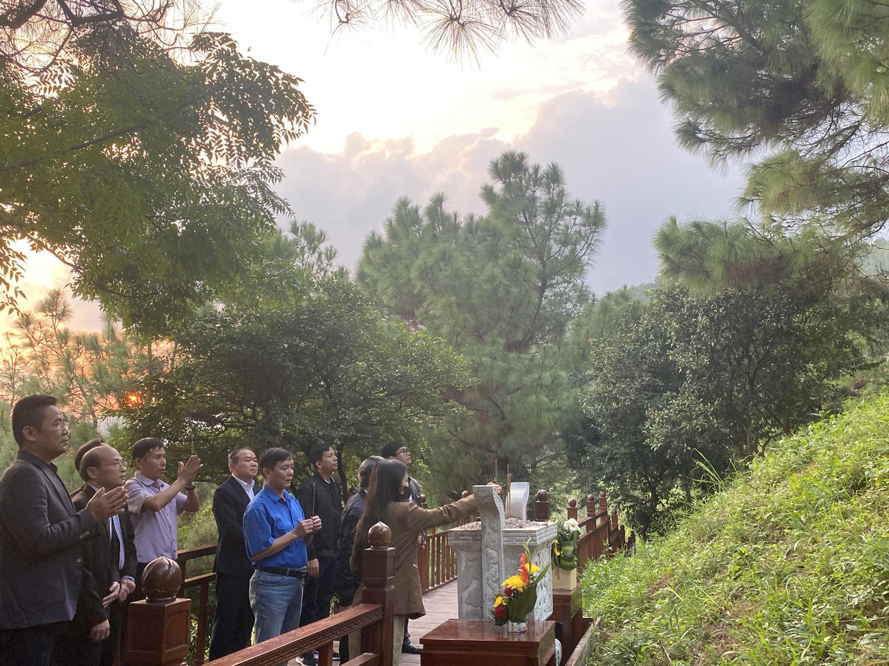 Hội Cựu chiến binh Bộ Tư pháp về miền Trung thăm chiến trường xưa, dâng hương các “địa chỉ đỏ”