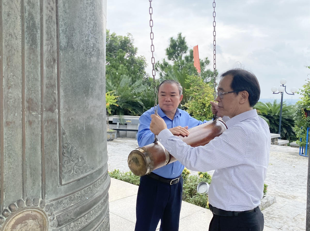 Hội Cựu chiến binh cơ quan Bộ Tư pháp về thăm “đất lửa” Quảng Trị anh hùng