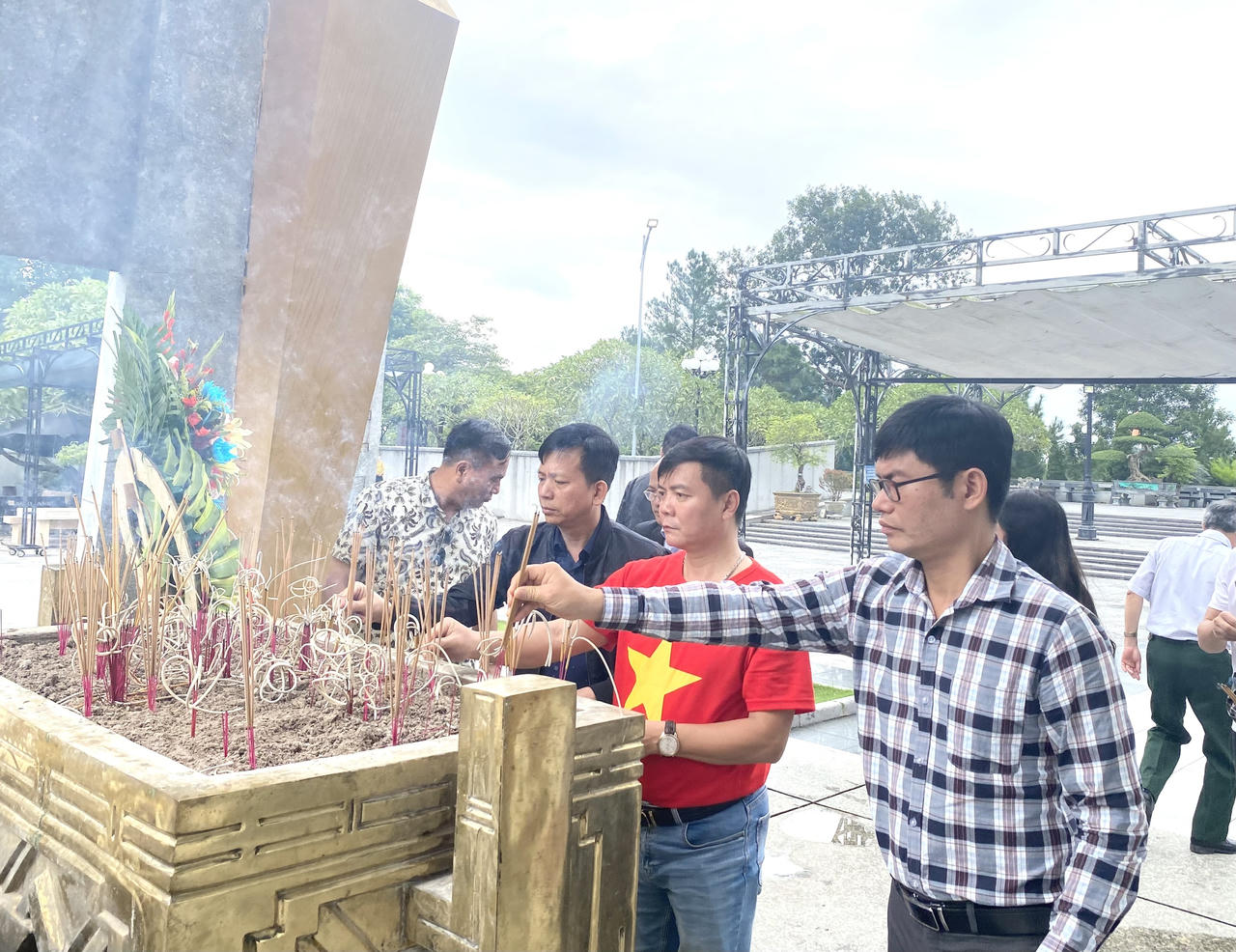 Hội Cựu chiến binh cơ quan Bộ Tư pháp về thăm “đất lửa” Quảng Trị anh hùng