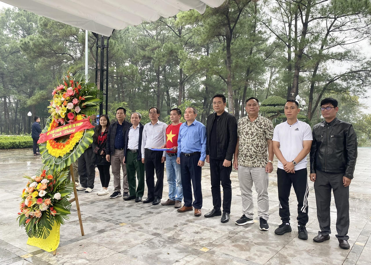 Hội Cựu chiến binh cơ quan Bộ Tư pháp về thăm “đất lửa” Quảng Trị anh hùng