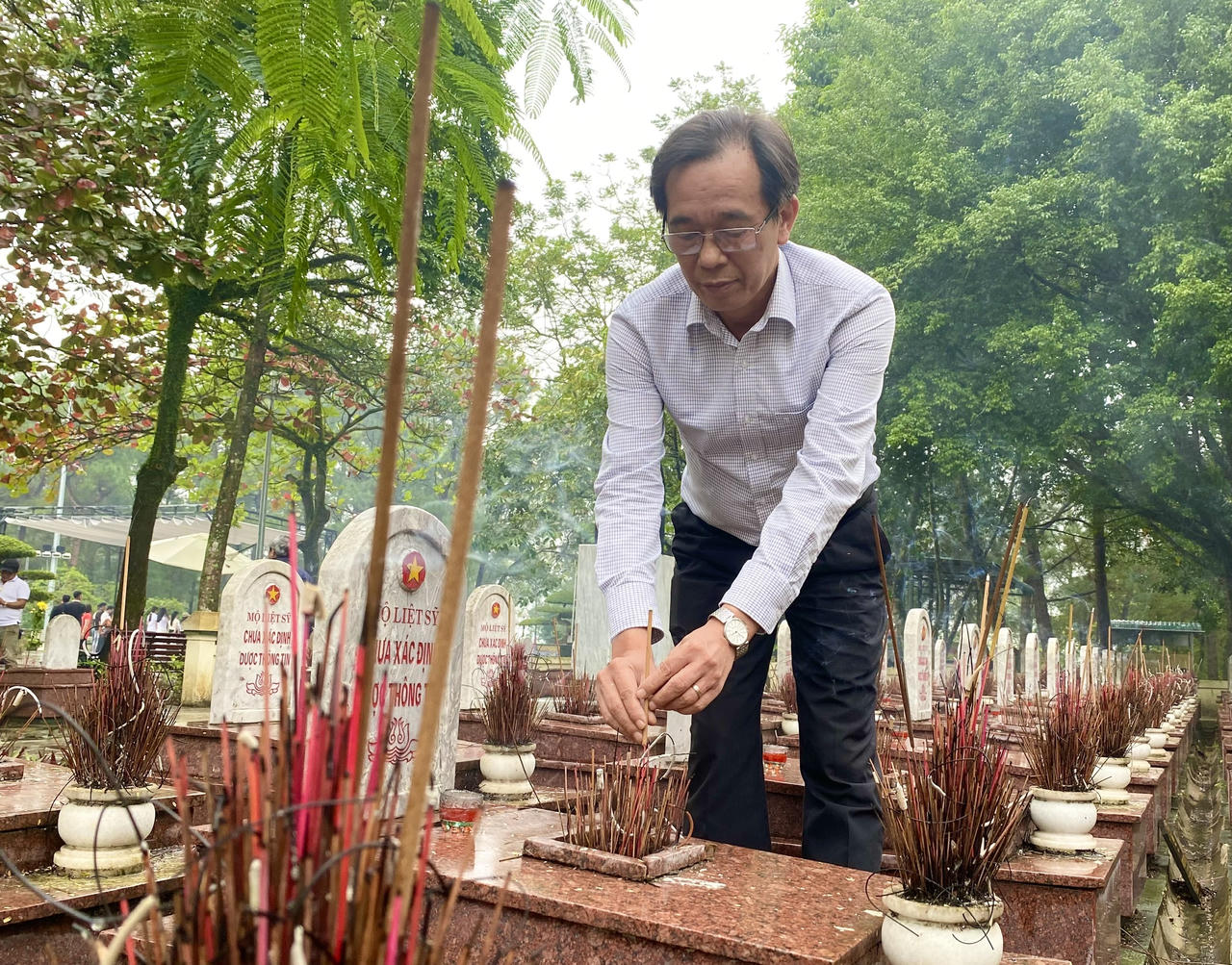 Hội Cựu chiến binh cơ quan Bộ Tư pháp về thăm “đất lửa” Quảng Trị anh hùng