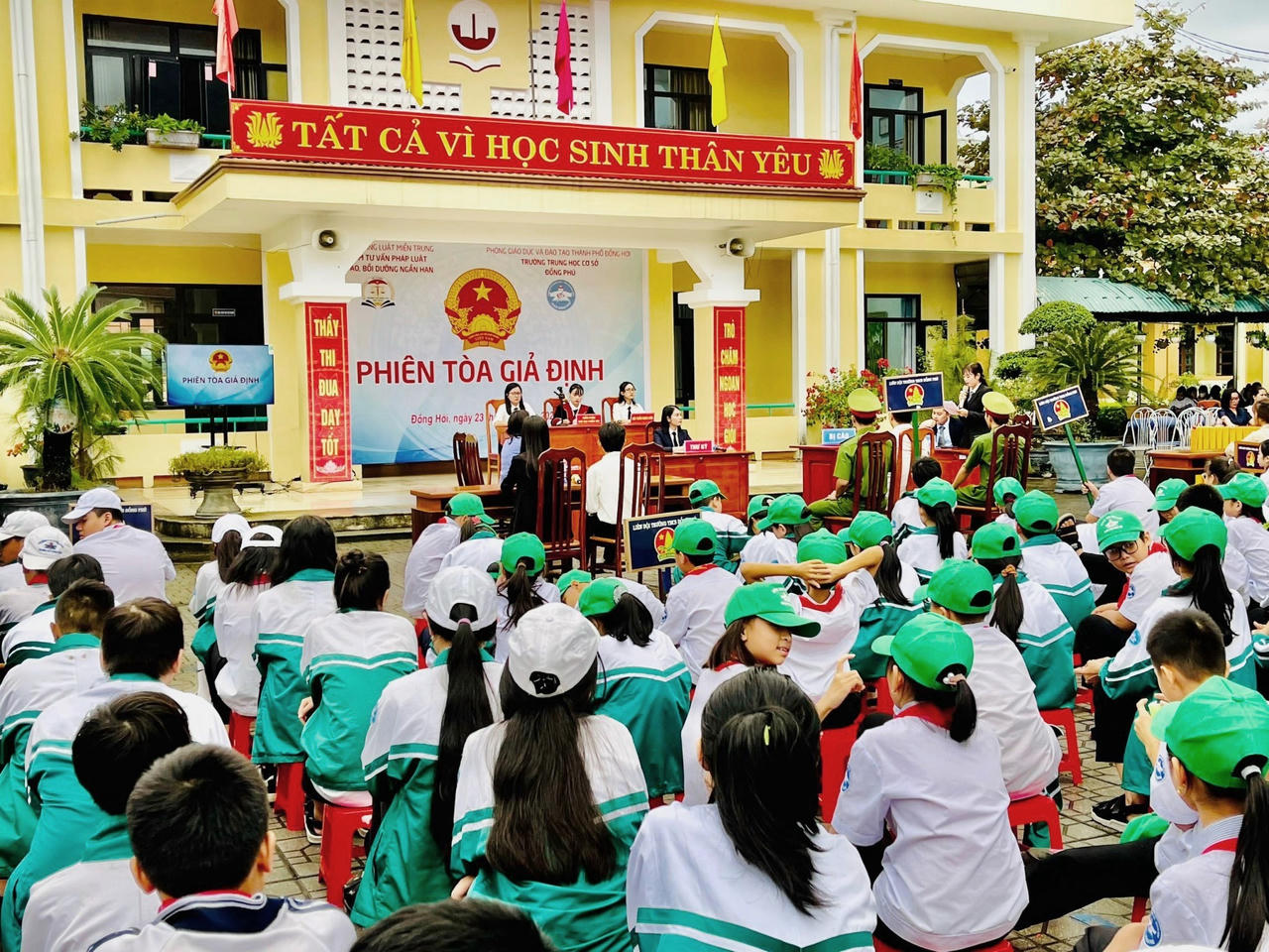 Trường Cao đẳng Luật miền Trung: Mở phiên tòa giả định tuyên truyền pháp luật cho học sinh THCS