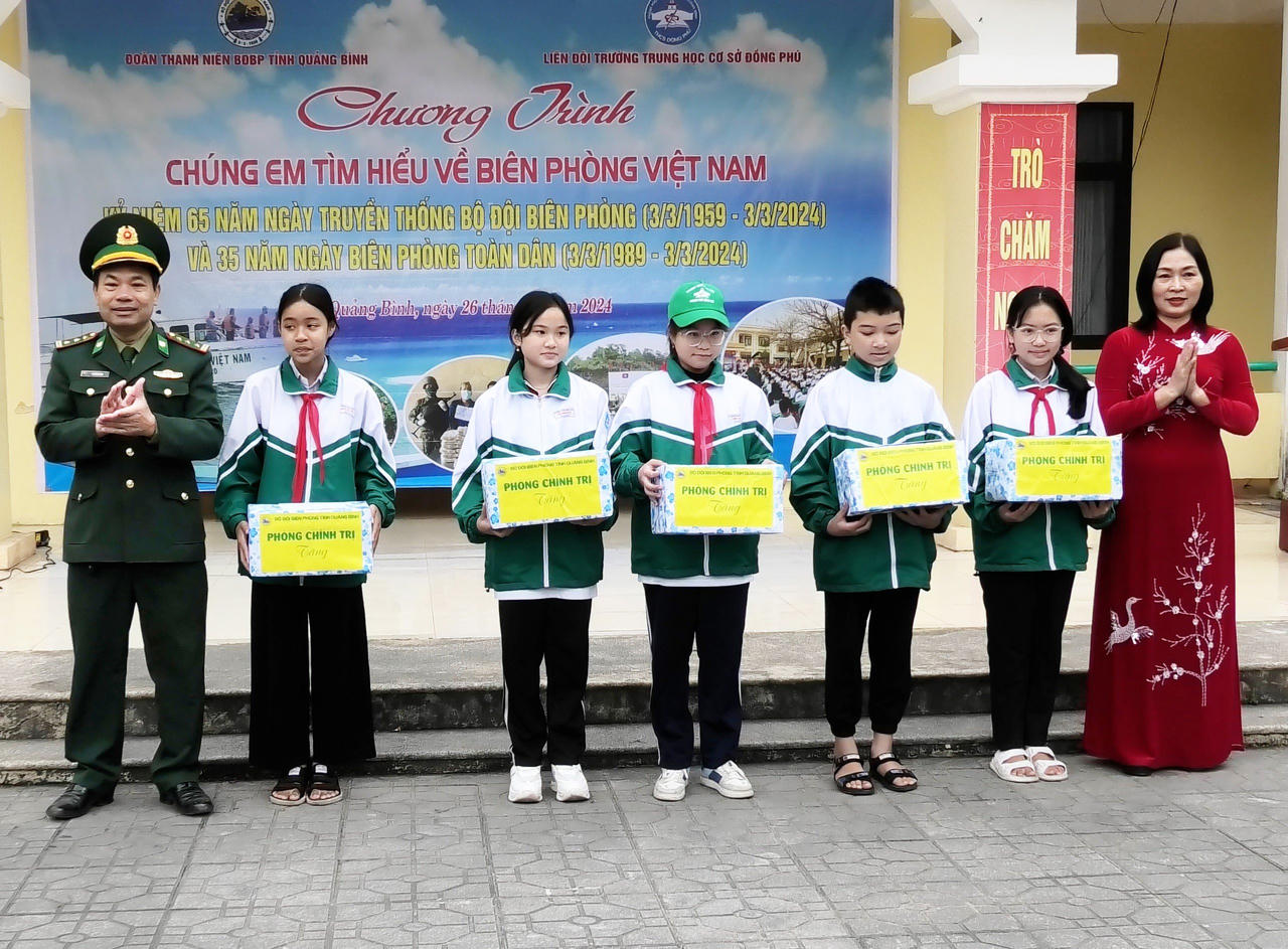 Quảng Bình: Hàng ngàn giáo viên, học sinh tìm hiểu pháp luật về chủ quyền biển, đảo và Luật Biên phòng