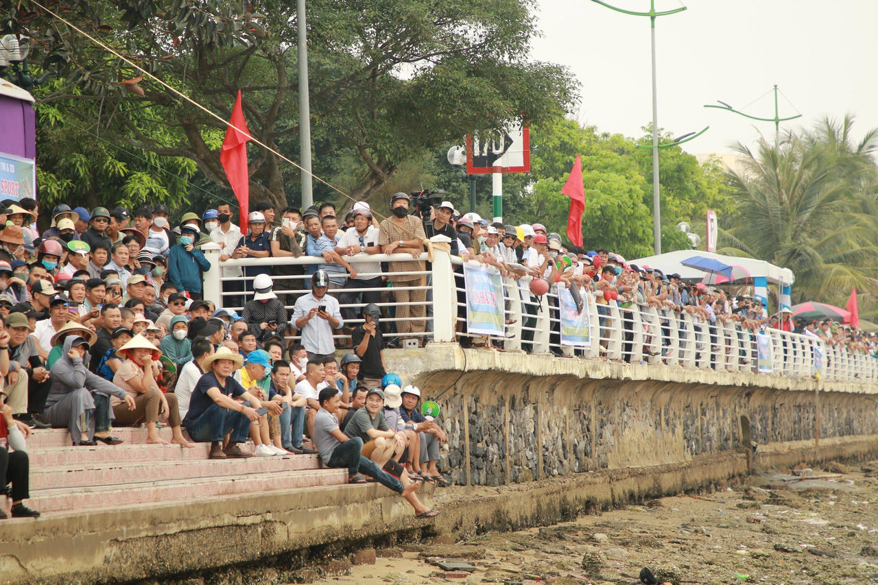 Gần 400 vận động viên tham gia tranh tài ở Giải đua thuyền truyền thống vô địch quốc gia năm 2024