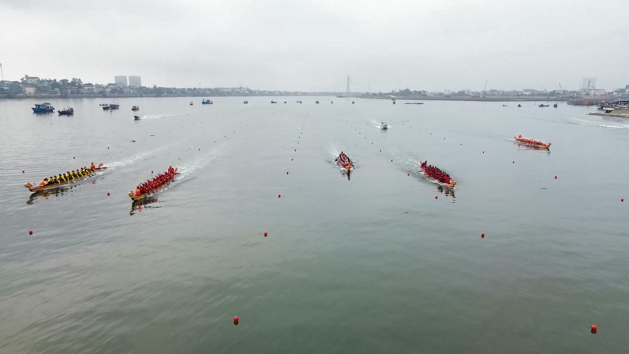 Gần 400 vận động viên tham gia tranh tài ở Giải đua thuyền truyền thống vô địch quốc gia năm 2024