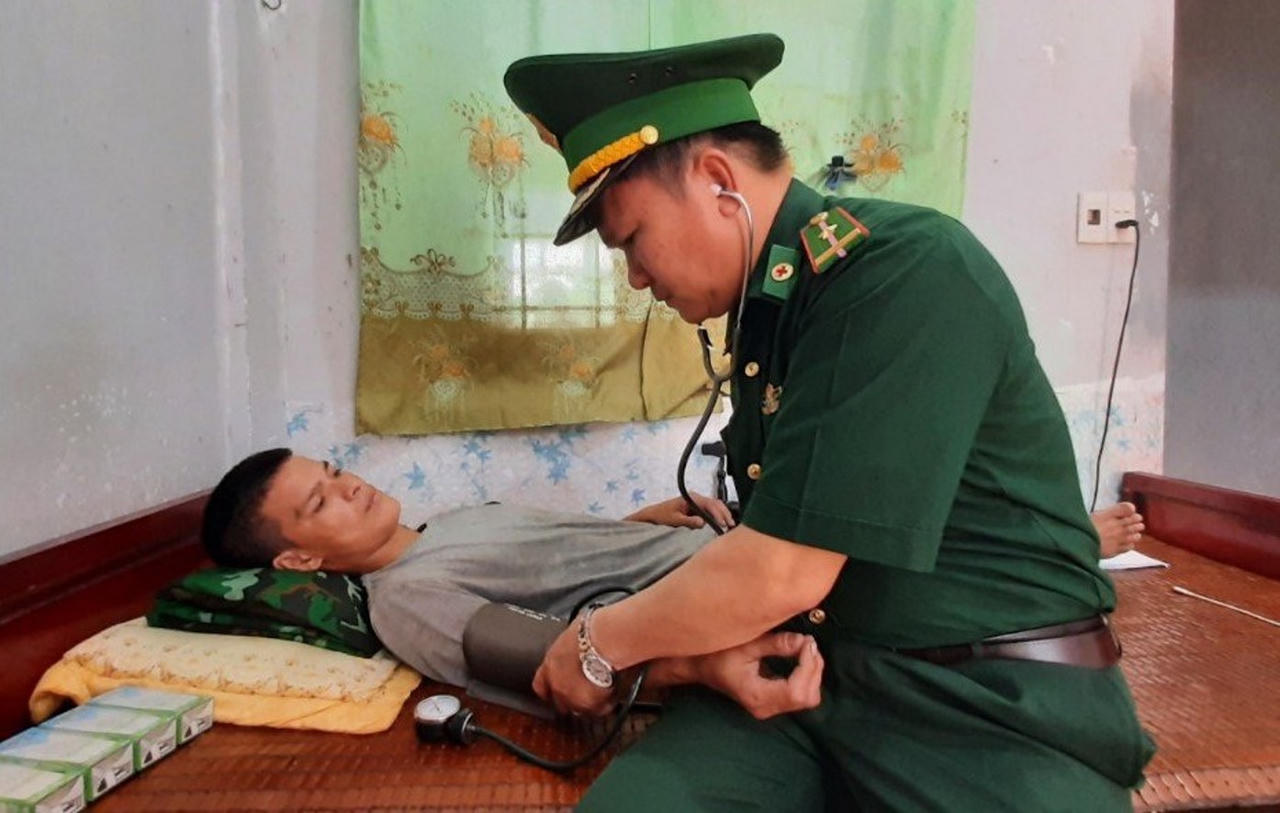 Tiếp nhận 4 ngư dân trong vụ 4 tàu cá Quảng Bình giông gió đánh chìm trên biển Đông