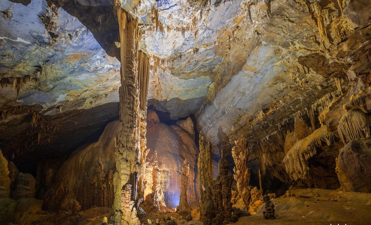 Độc đáo Hung Thoòng và bí ẩn hồ Lơ Lửng nằm giữa lòng hang động