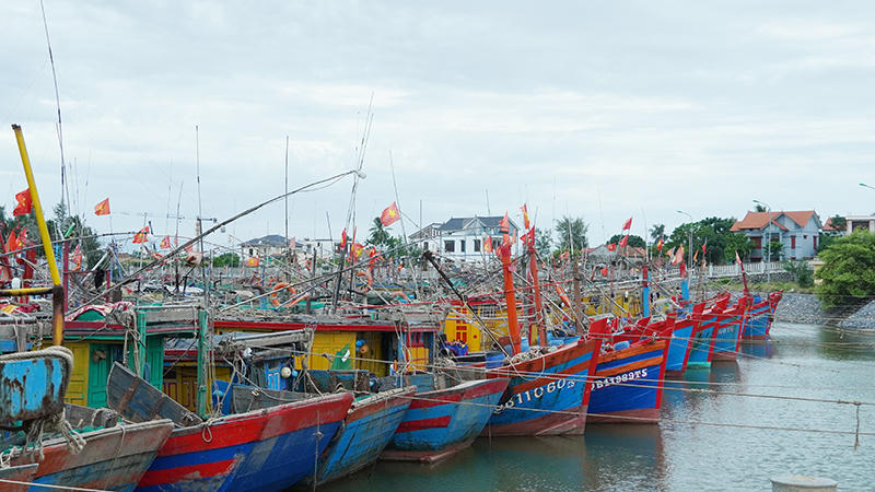 Quảng Bình tập trung lực lượng, phương tiện hỗ trợ nhân dân ứng phó với bão số 4