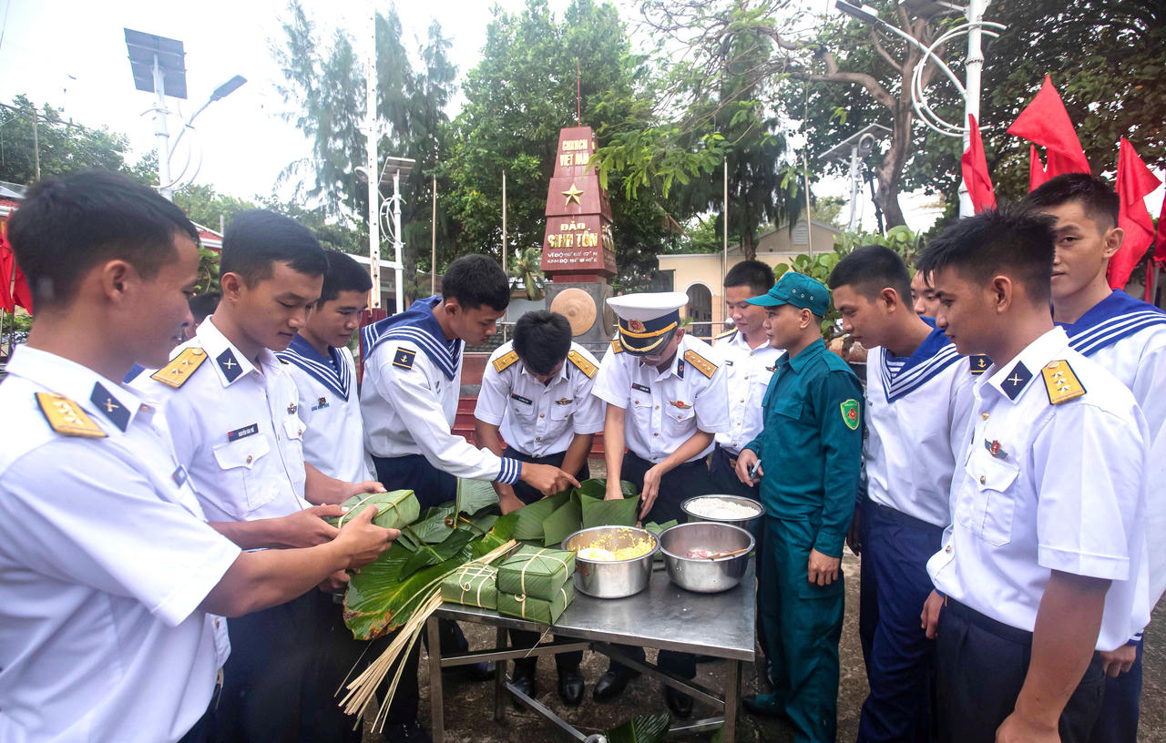 Xuân về sớm giữa khơi xa Trường Sa