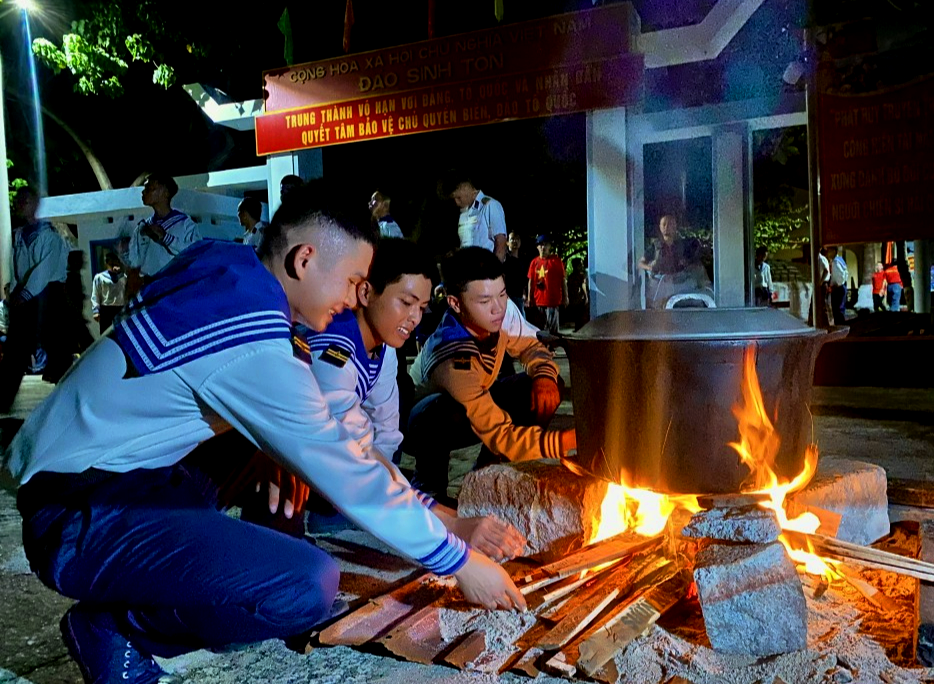 Xuân về sớm giữa khơi xa Trường Sa