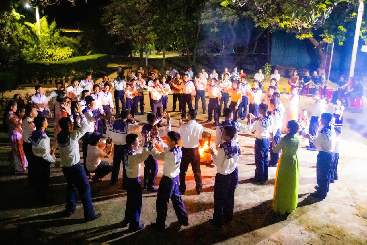 Xuân về sớm giữa khơi xa Trường Sa