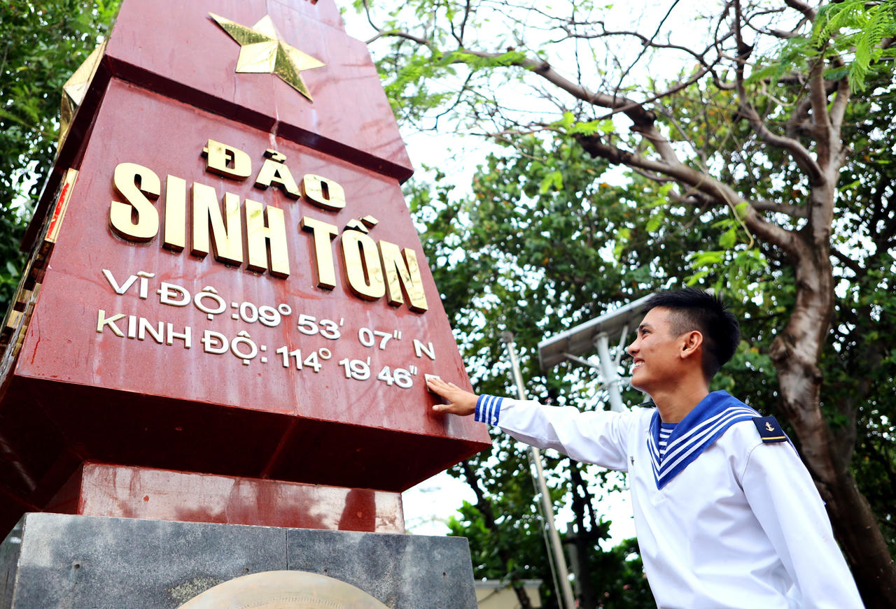 Nụ cười Xuân của lính biển Trường Sa